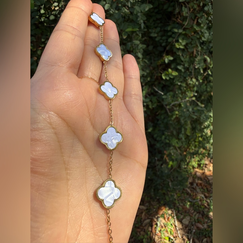 Gold and White Clover Necklace - Picture 4 of 6